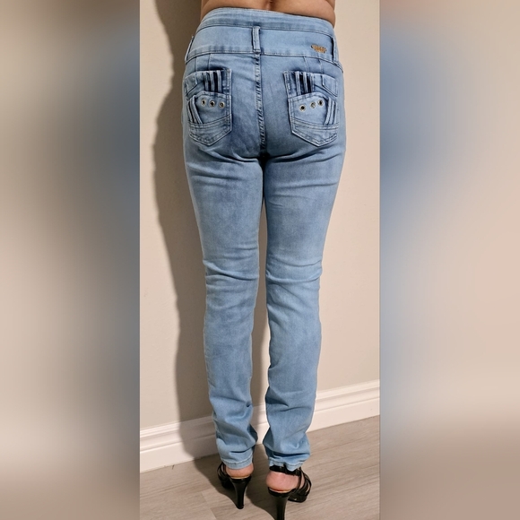 Colombian Style Women's Jeans - Picture 3 of 3